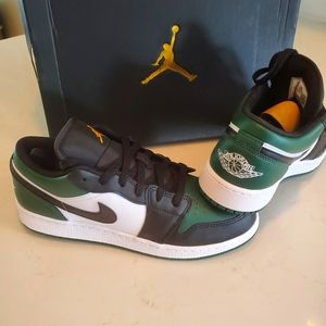Authentic Black/ Green and gold Jordans